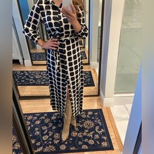 Beautiful dress, size M, rarely used.